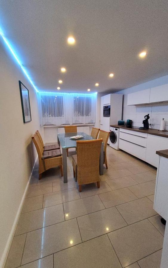 3 Zimmer Wohnung - Keine Party Wohnung ! 6 Personen Düsseldorf Dış mekan fotoğraf