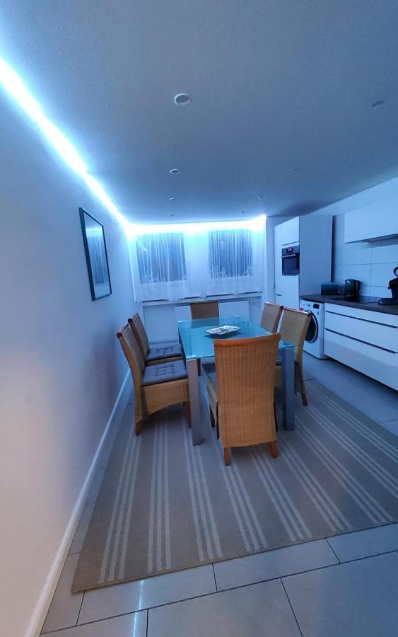 3 Zimmer Wohnung - Keine Party Wohnung ! 6 Personen Düsseldorf Dış mekan fotoğraf
